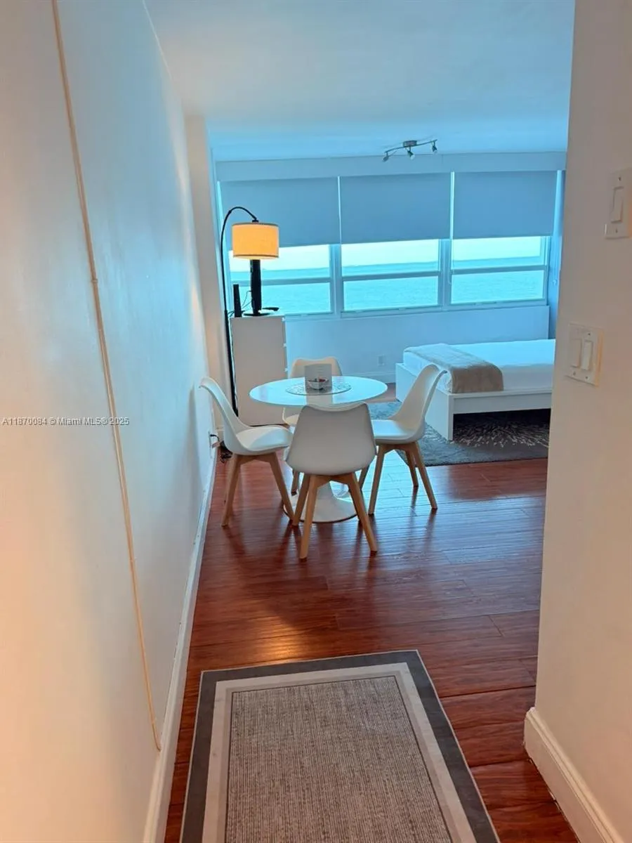 5445 Collins Ave, #926