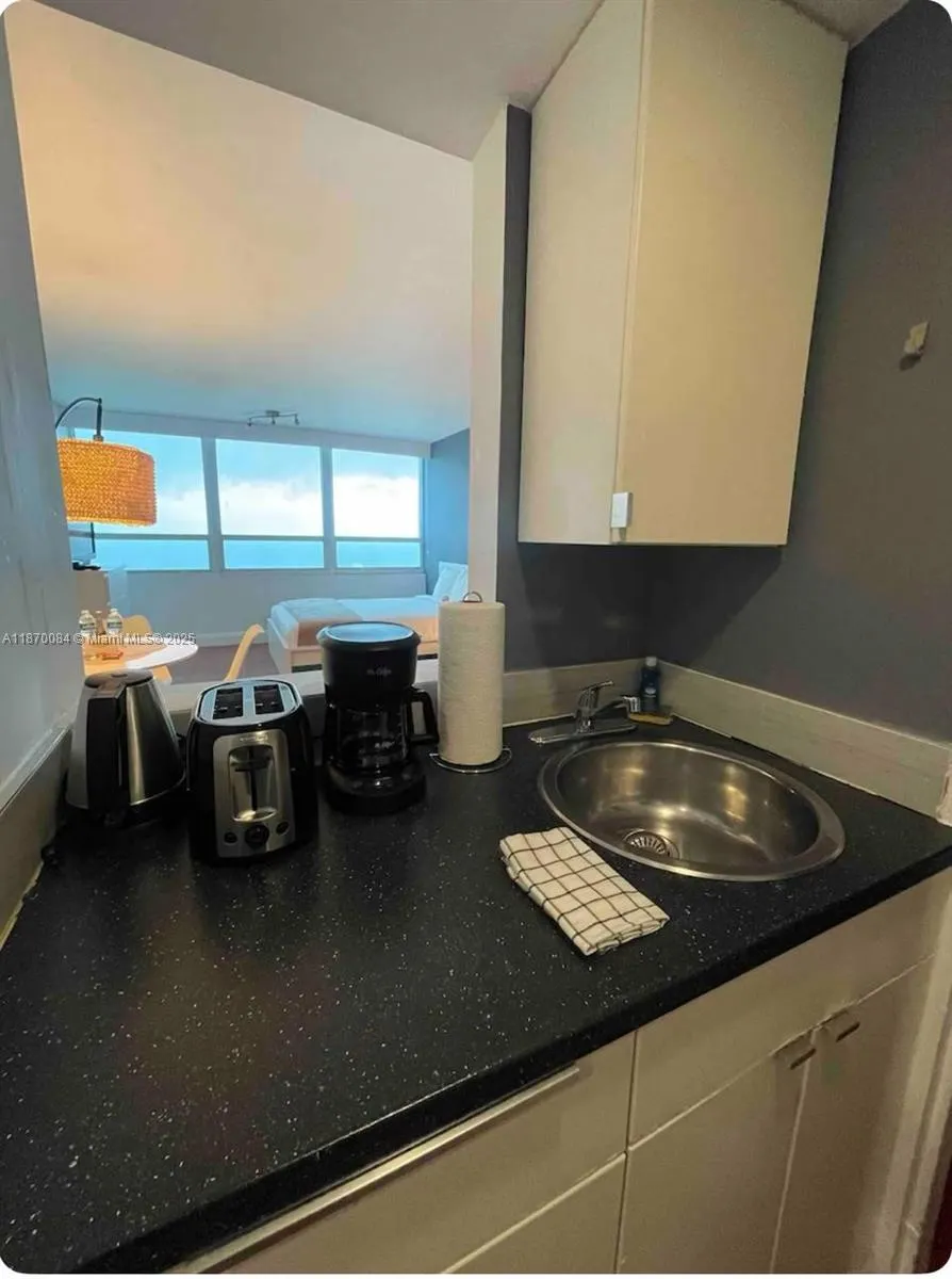 5445 Collins Ave, #926