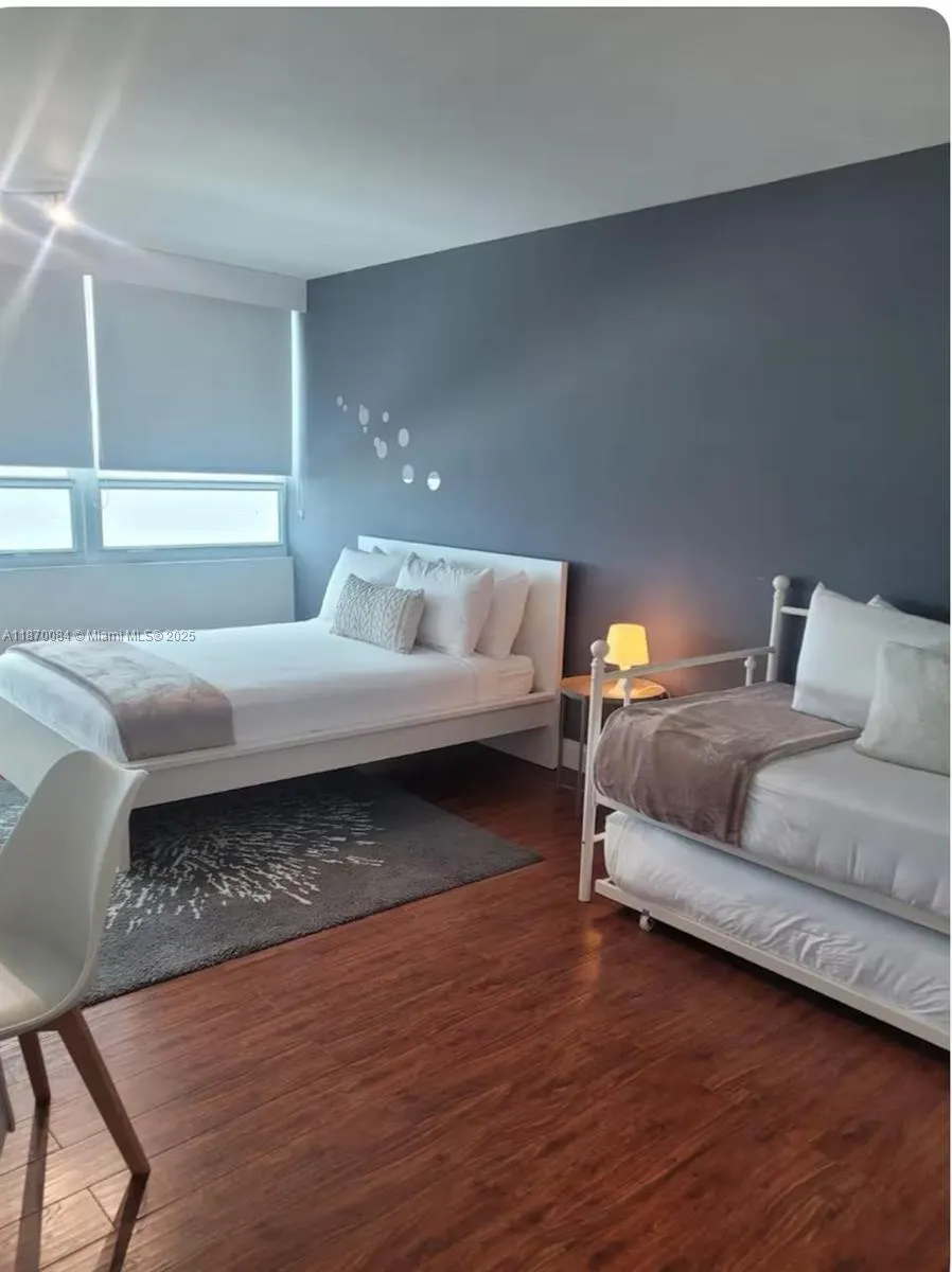 5445 Collins Ave, #926