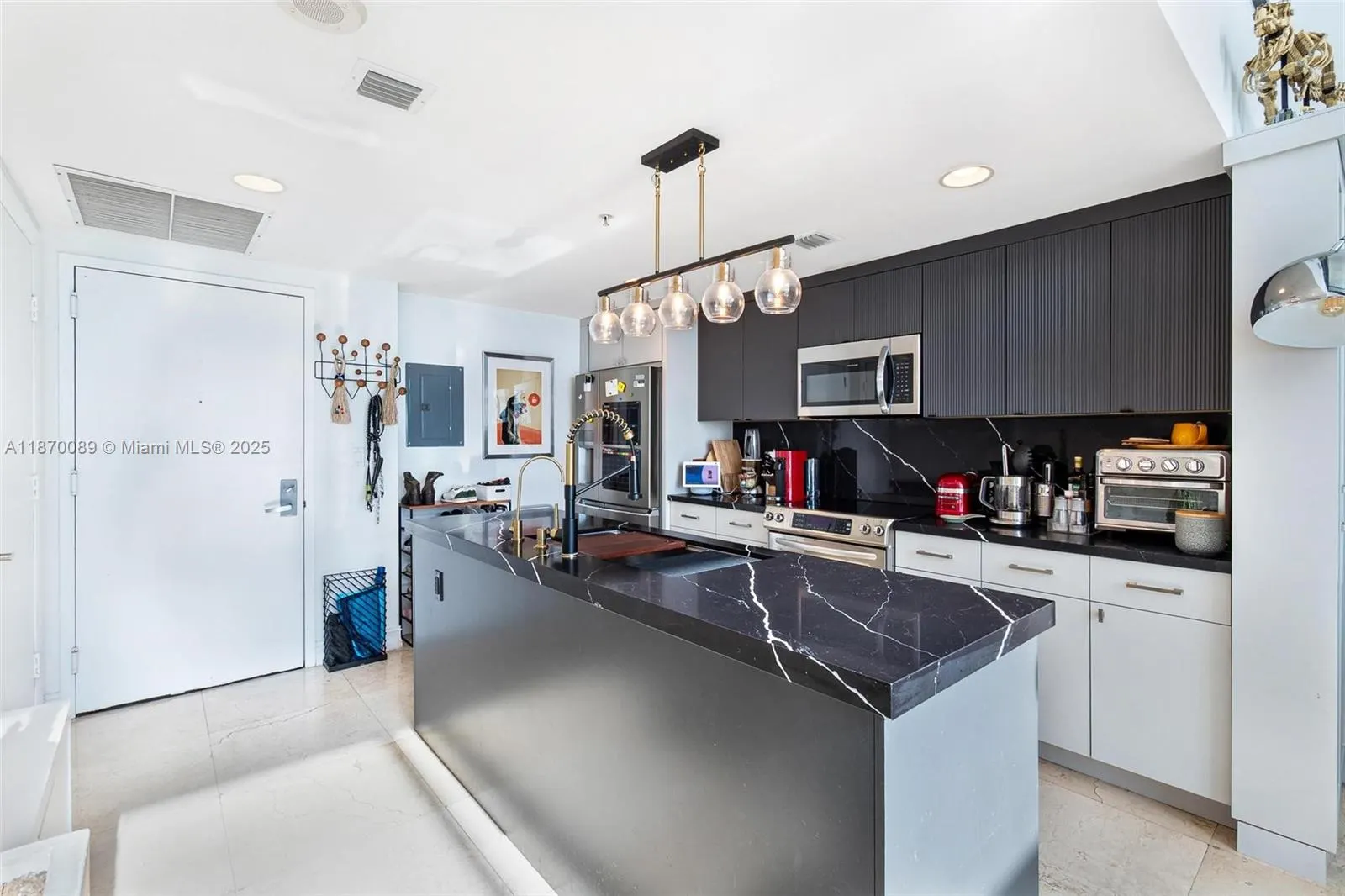 665 NE 25th St, #403