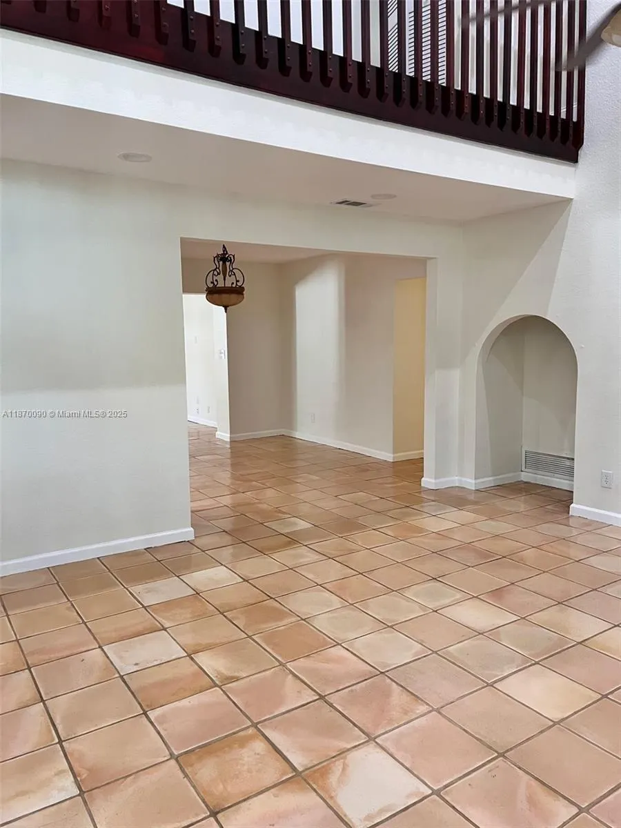 8670 Pasadena Blvd