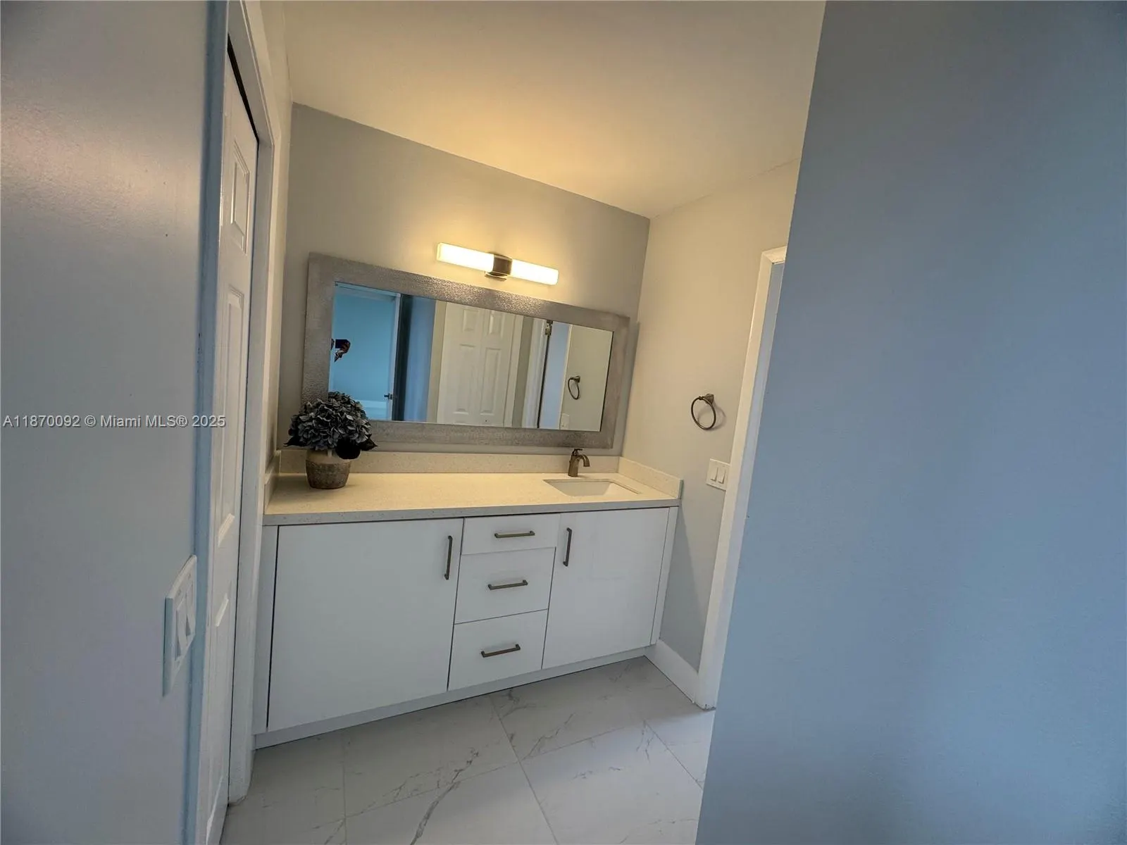 150 Lakeview Dr, #203