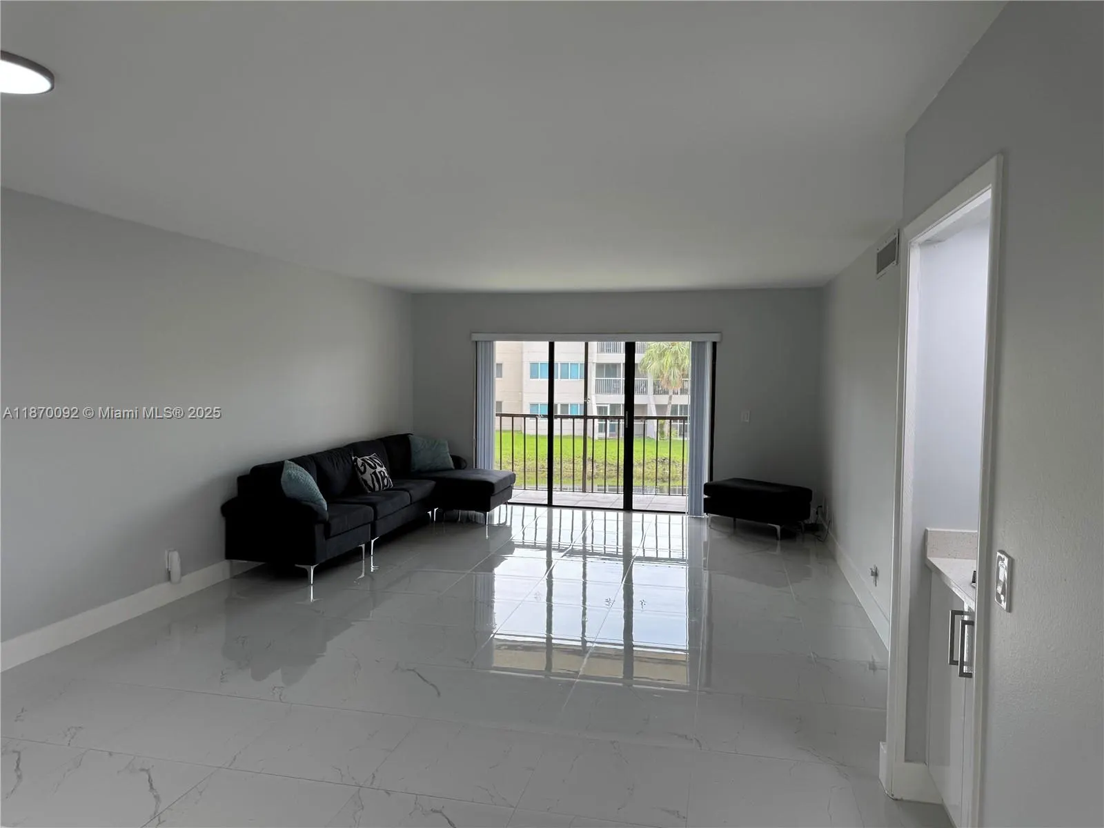 150 Lakeview Dr, #203
