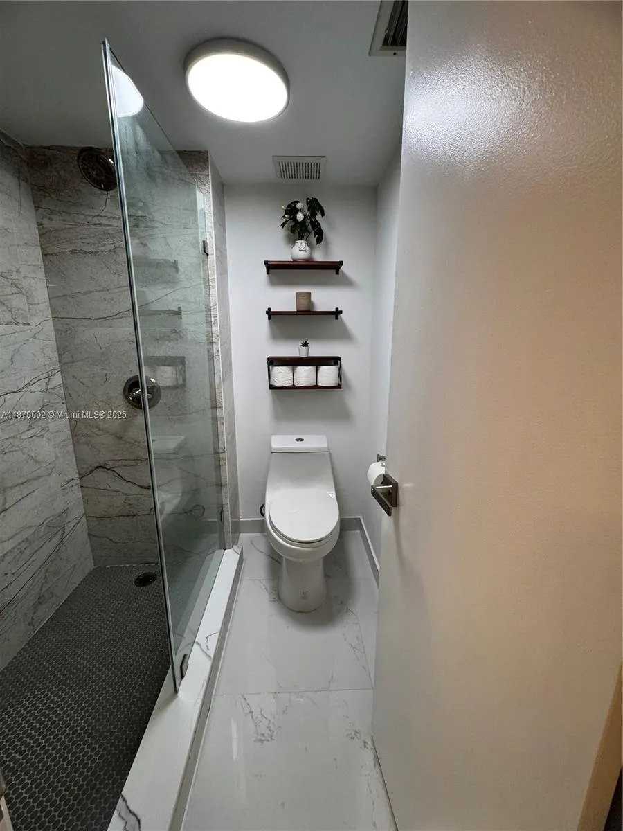 150 Lakeview Dr, #203