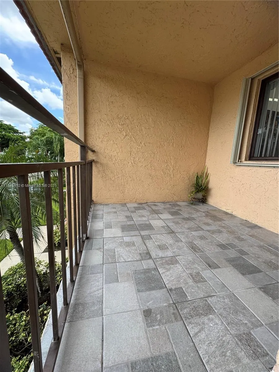 150 Lakeview Dr, #203