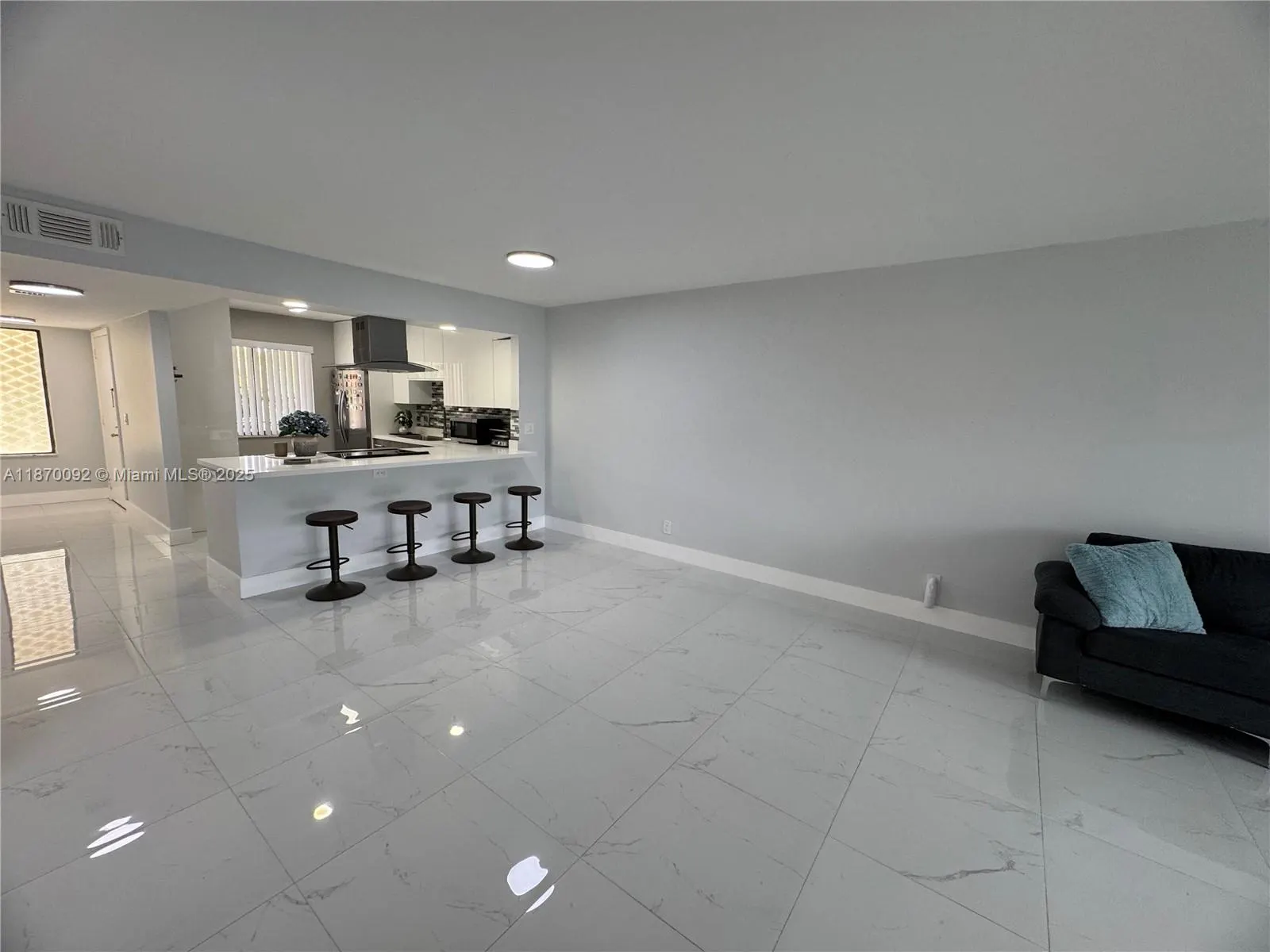 150 Lakeview Dr, #203