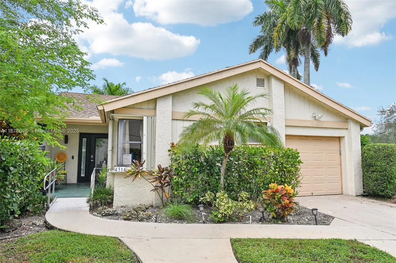 4314 Acacia Cir
