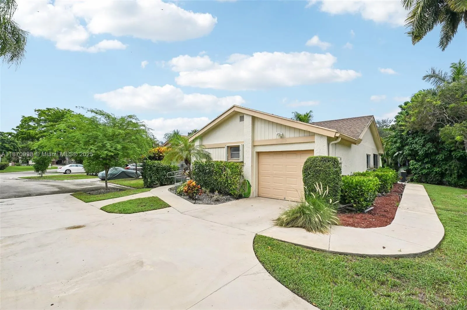 4314 Acacia Cir