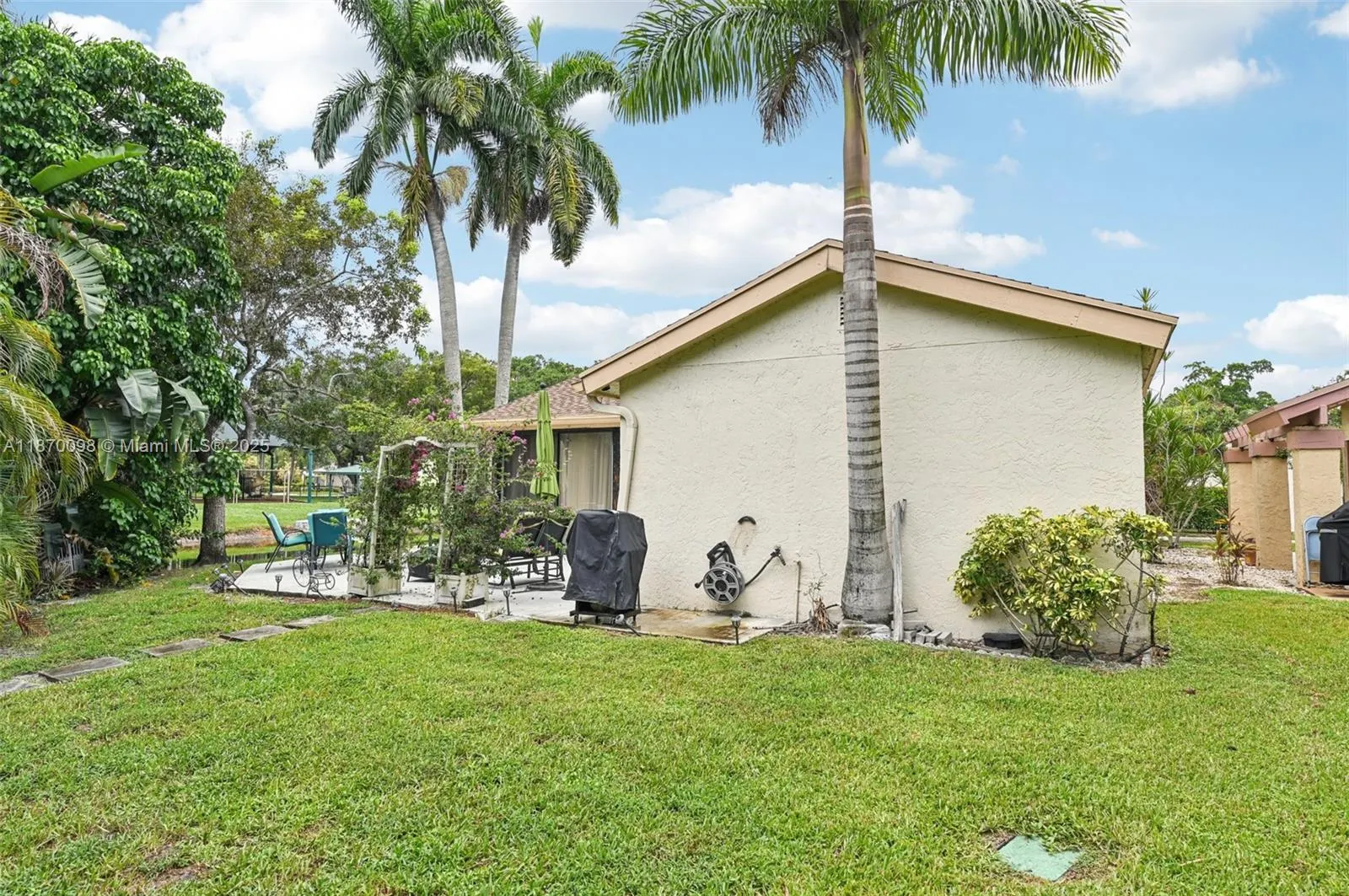 4314 Acacia Cir