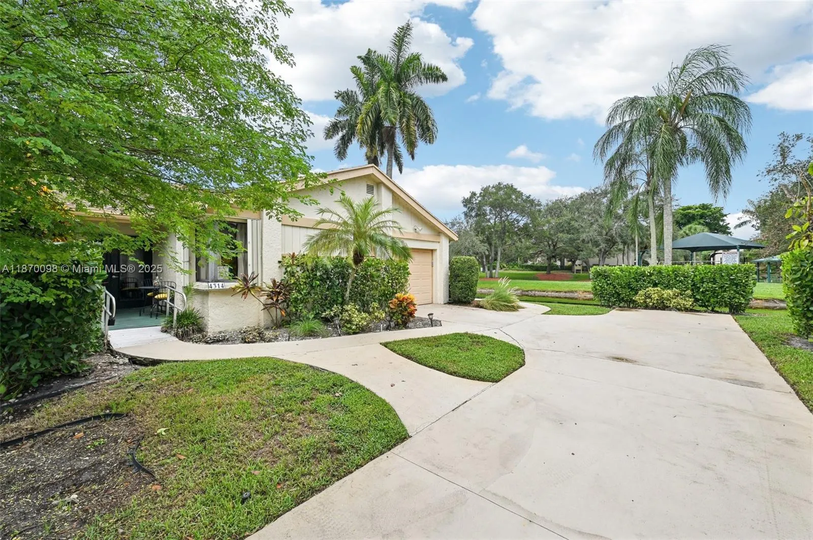 4314 Acacia Cir