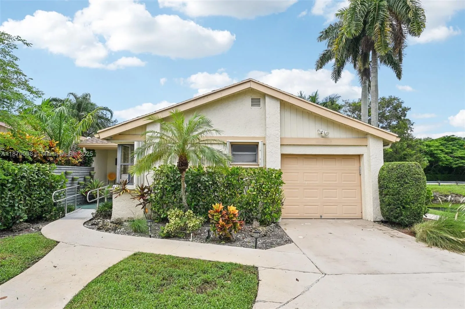 4314 Acacia Cir