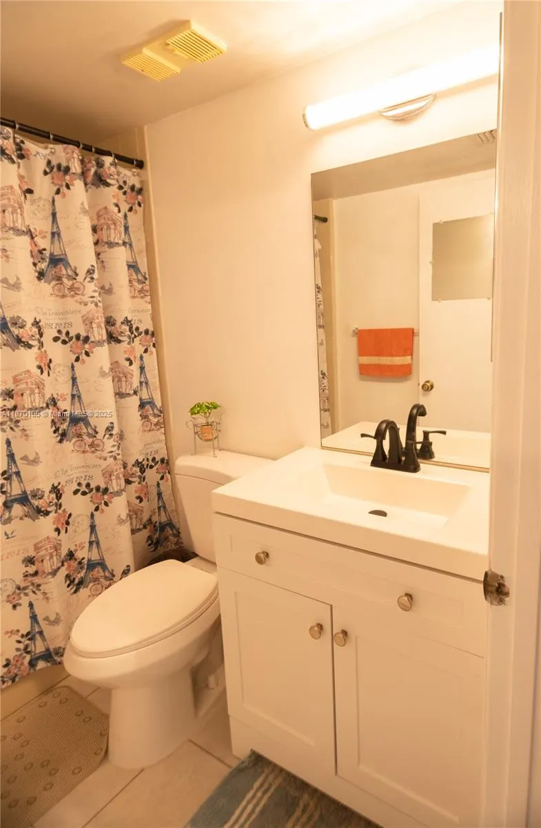3178 Via Poinciana, #303