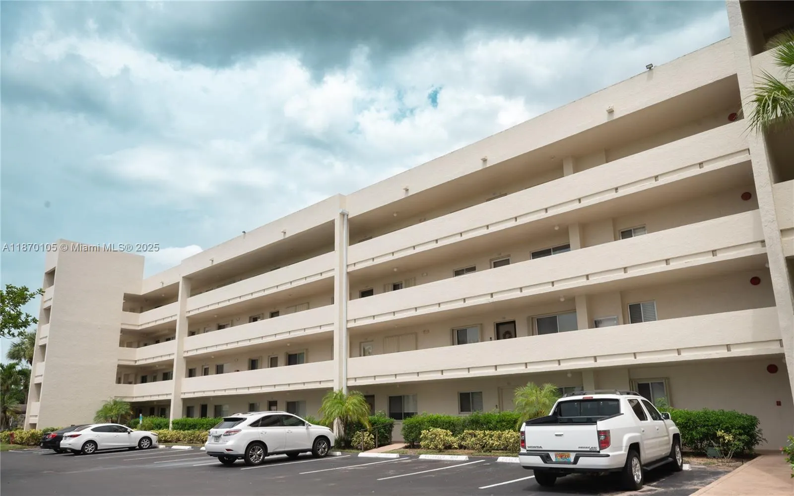 3178 Via Poinciana, #303