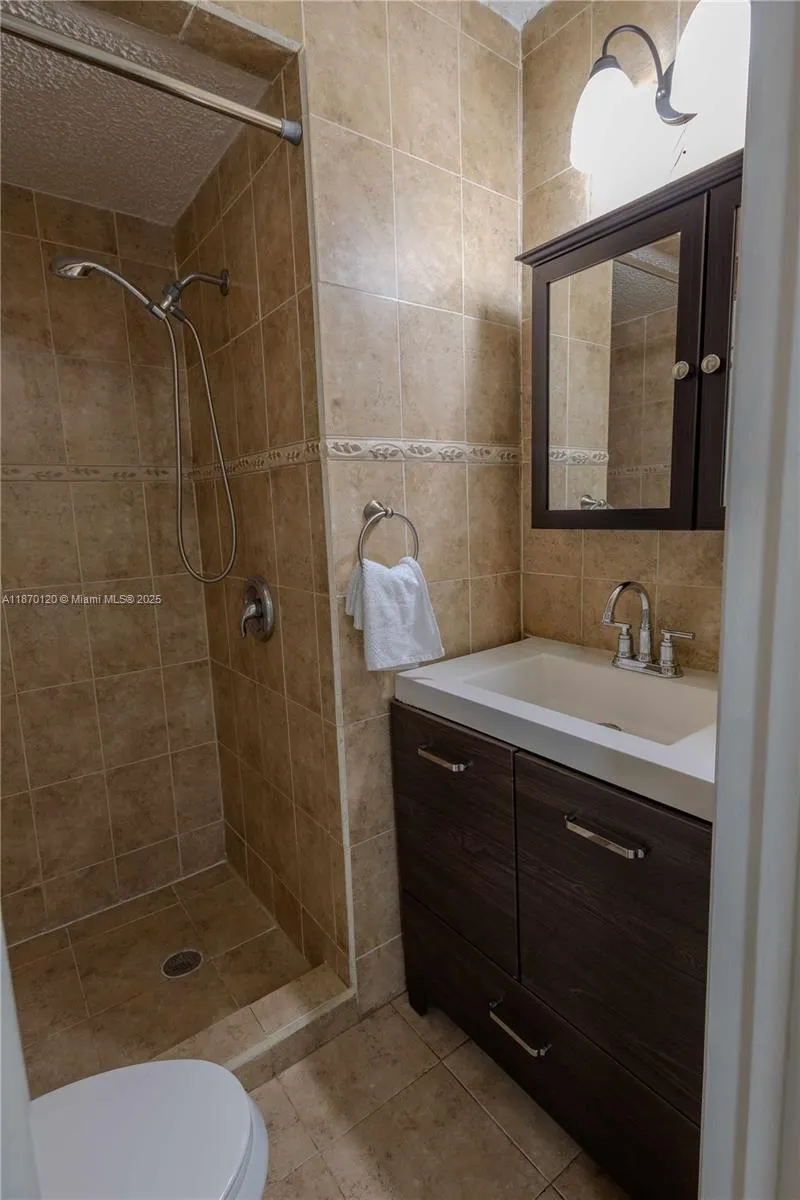 2435 SW 11th St, #9-B