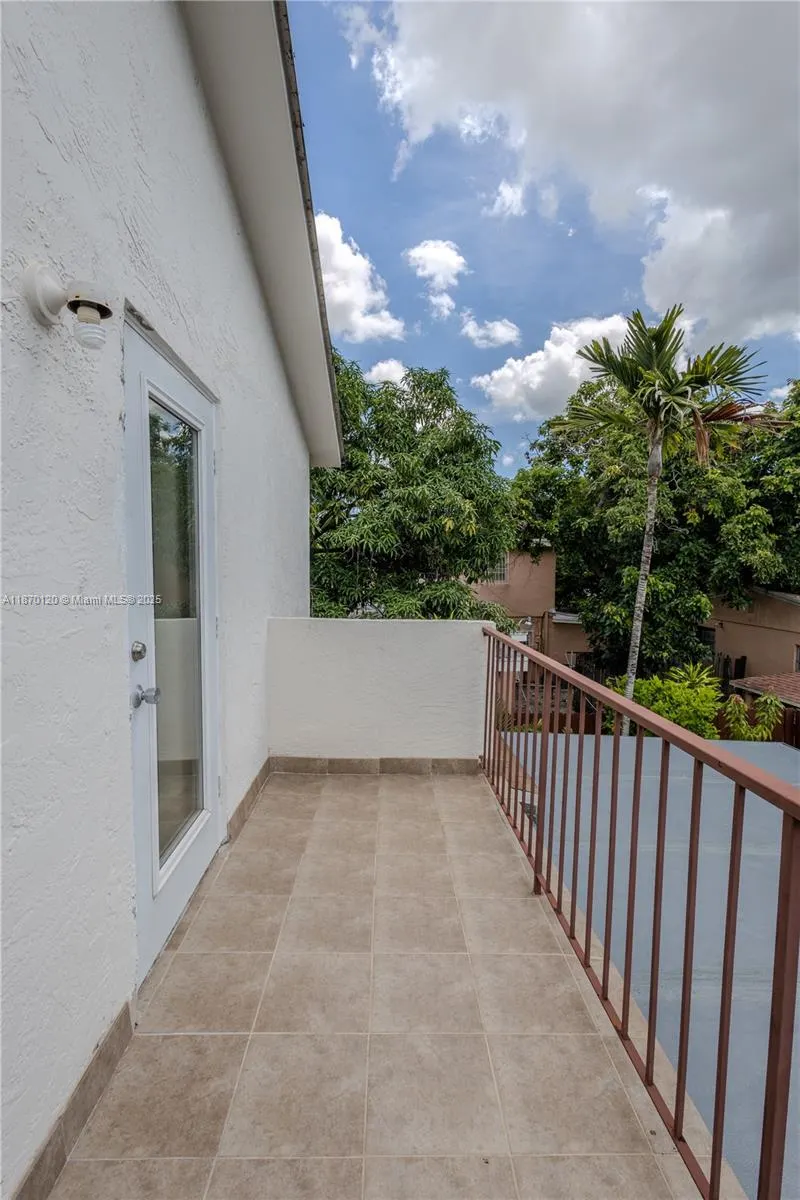 2435 SW 11th St, #9-B