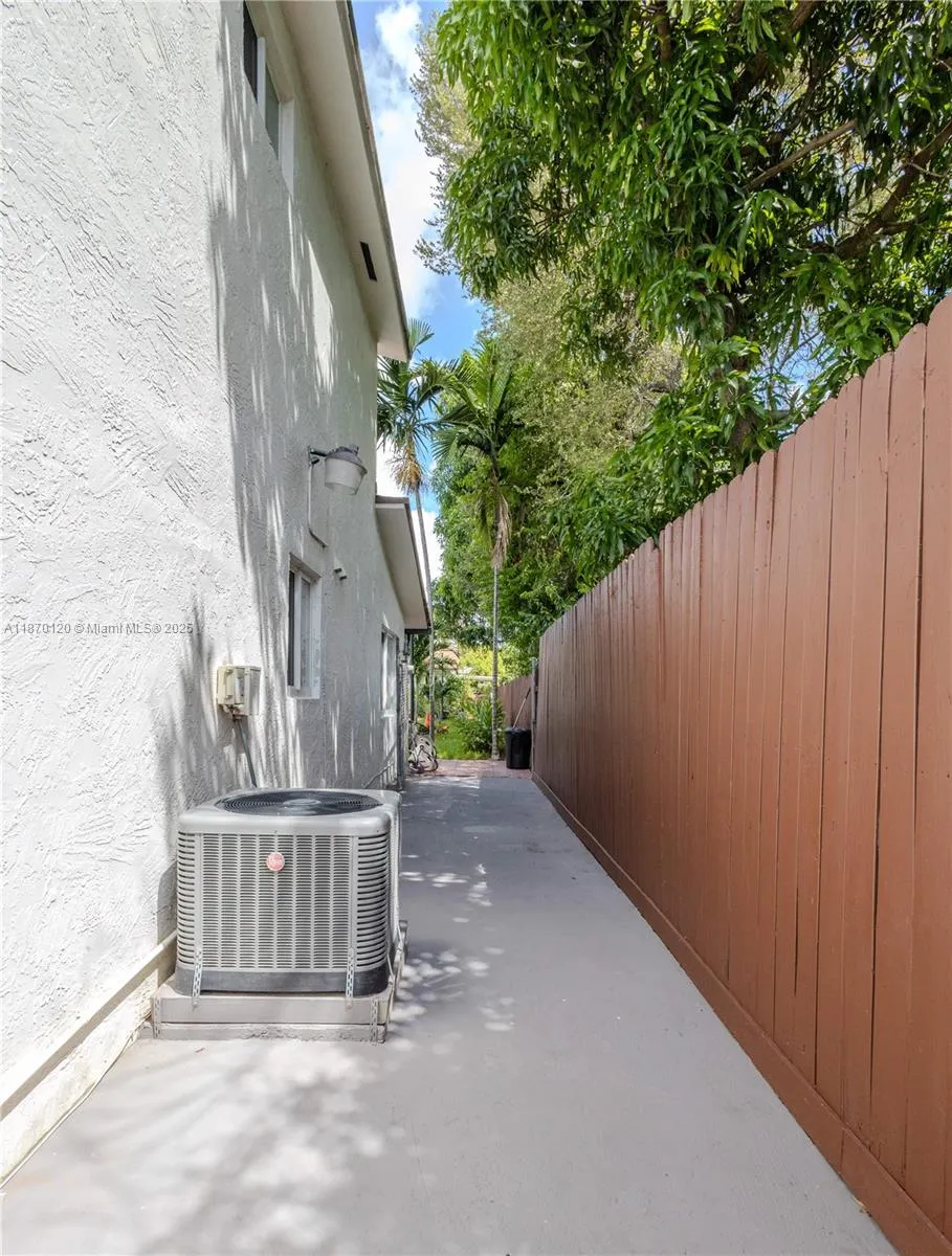 2435 SW 11th St, #9-B