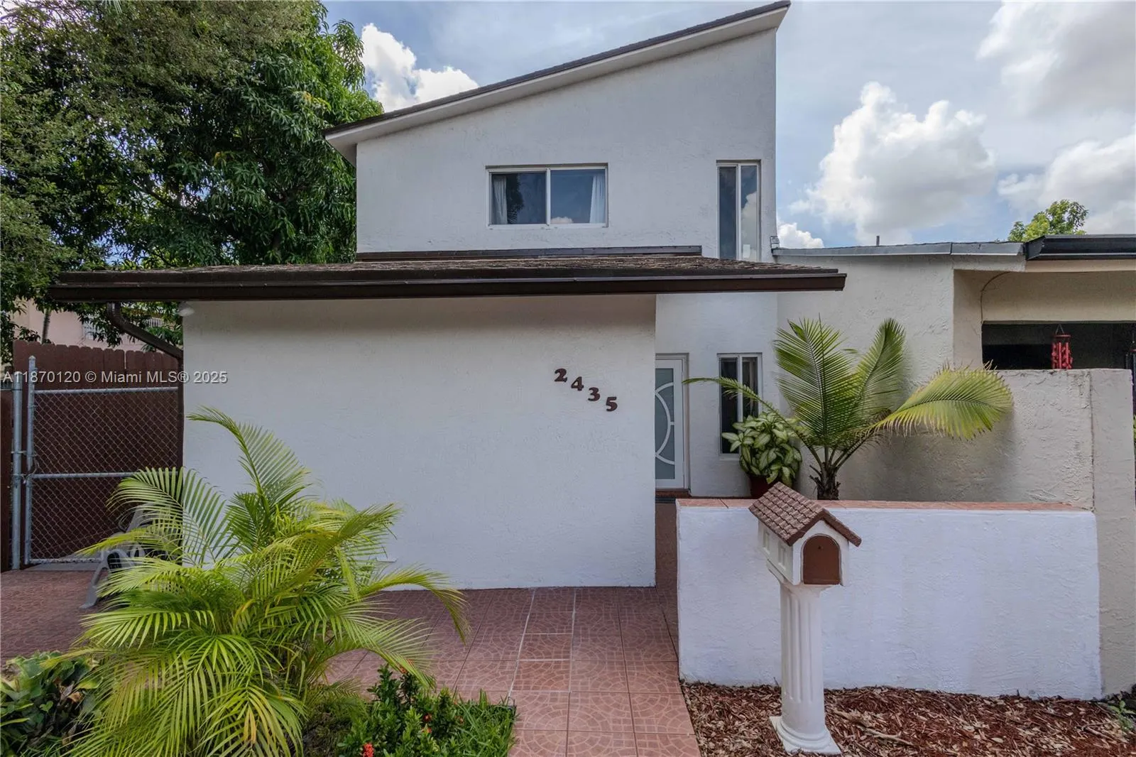 2435 SW 11th St, #9-B
