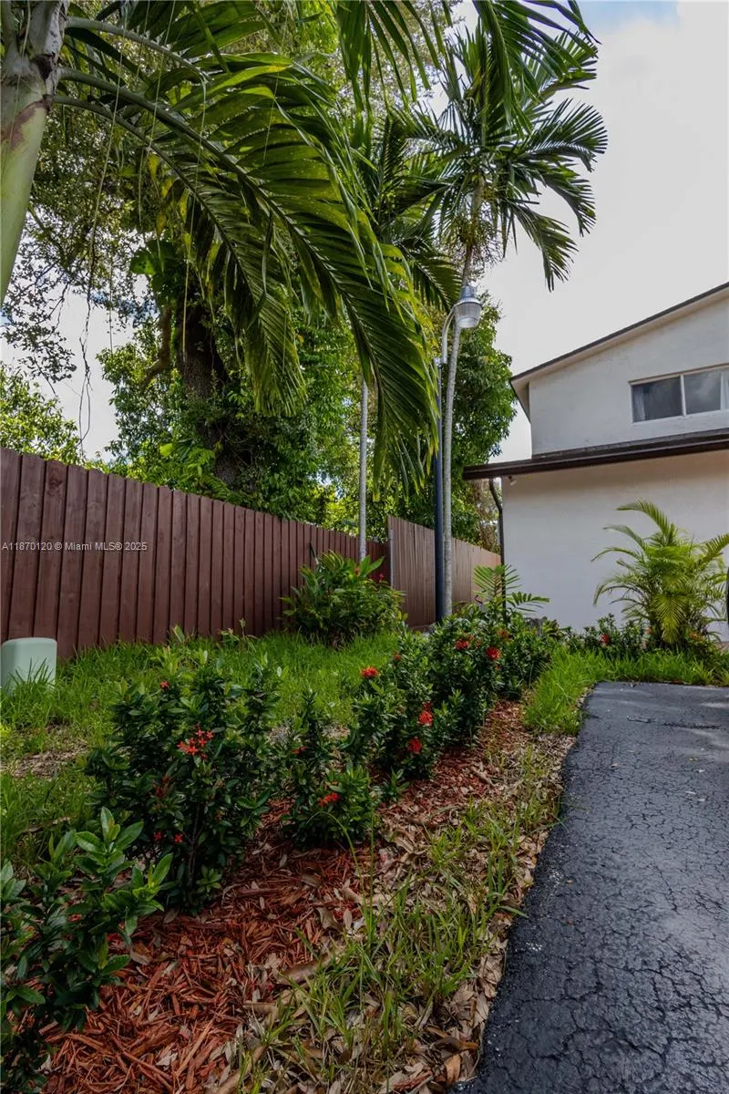 2435 SW 11th St, #9-B