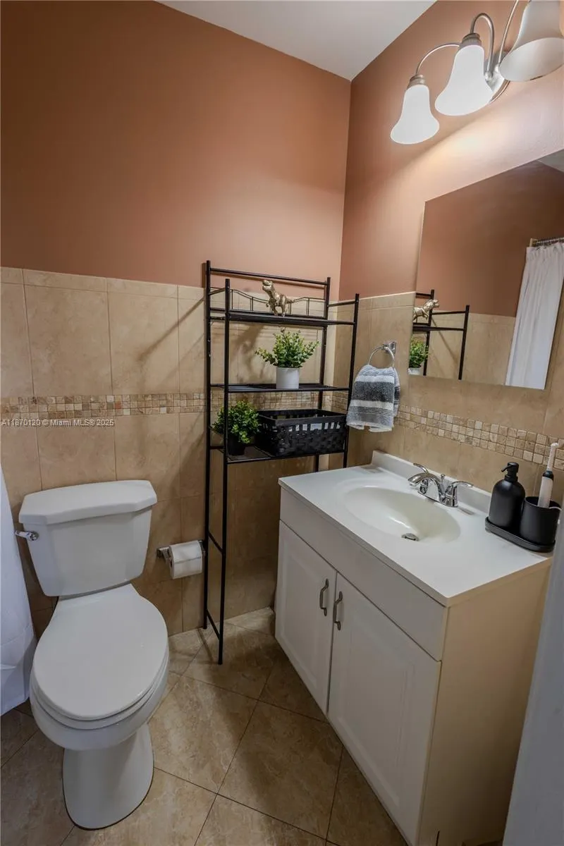 2435 SW 11th St, #9-B