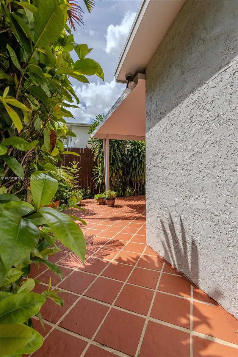 2435 SW 11th St, #9-B