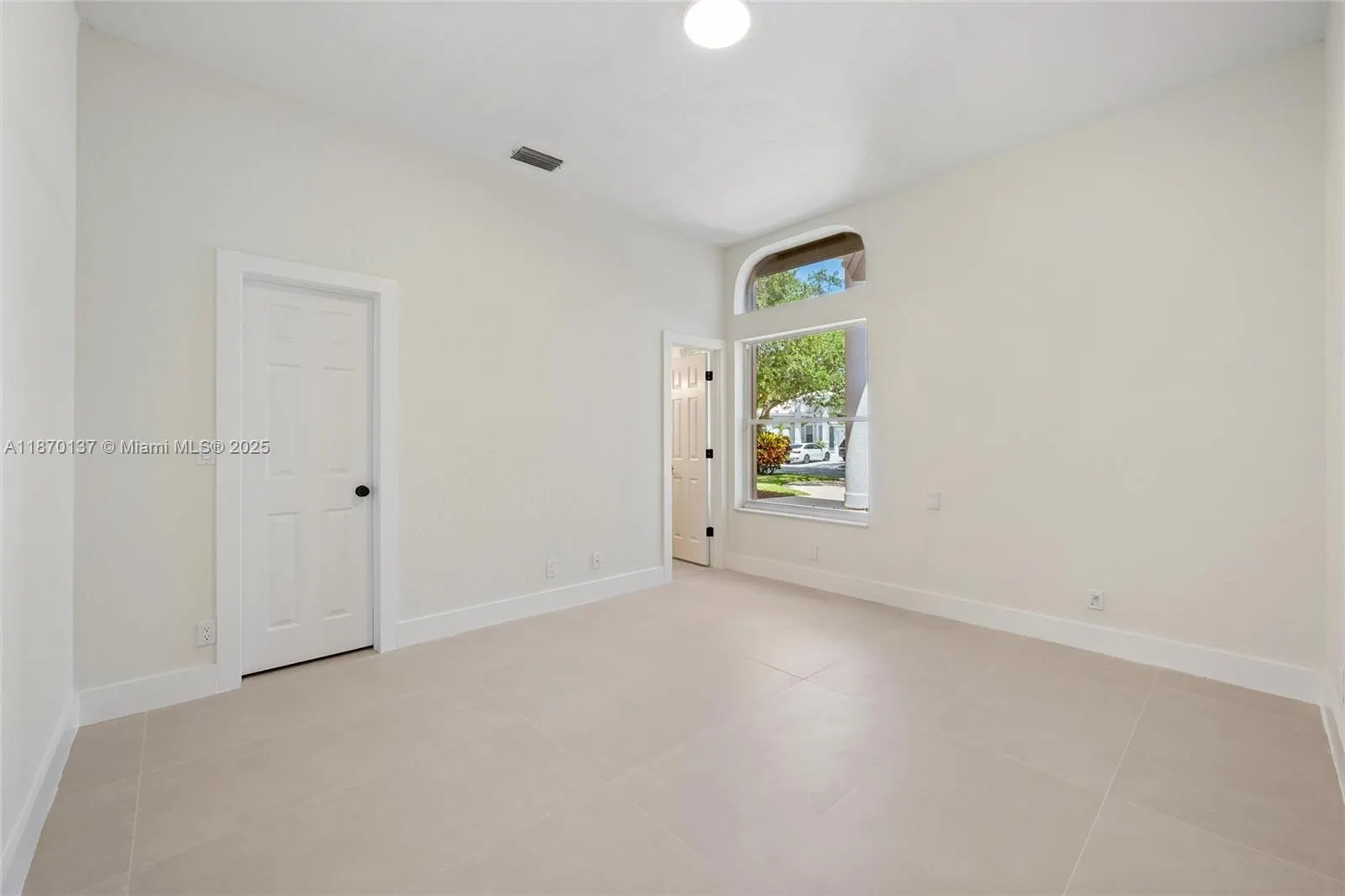 12140 NW 10th St