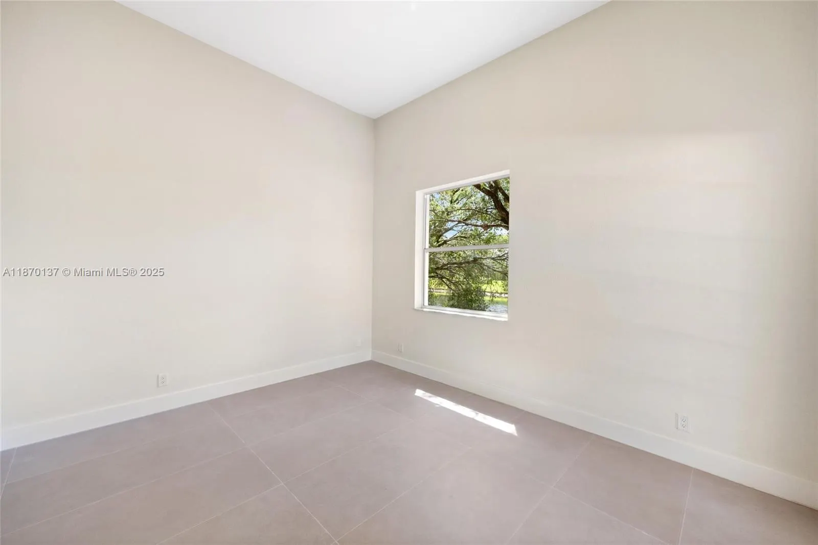 12140 NW 10th St