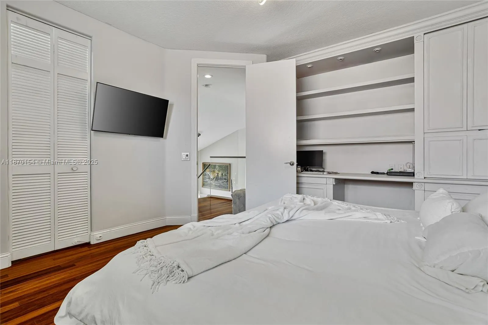 2706 Oakmont