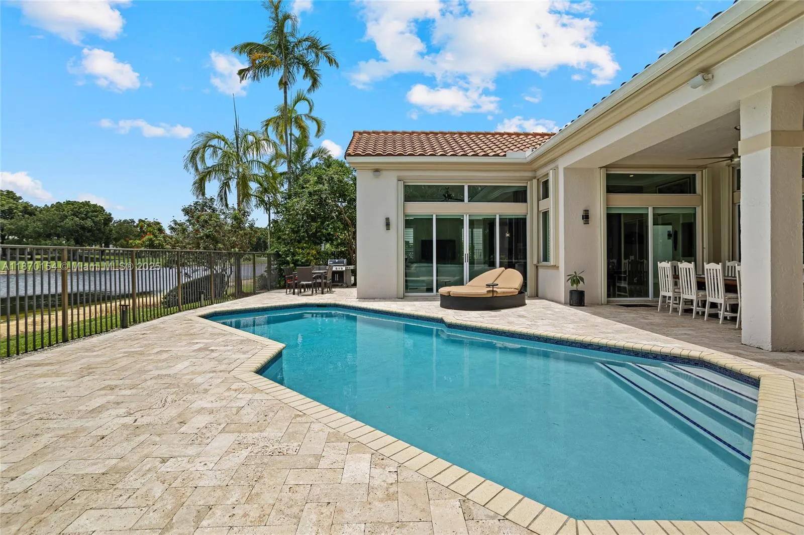 2706 Oakmont