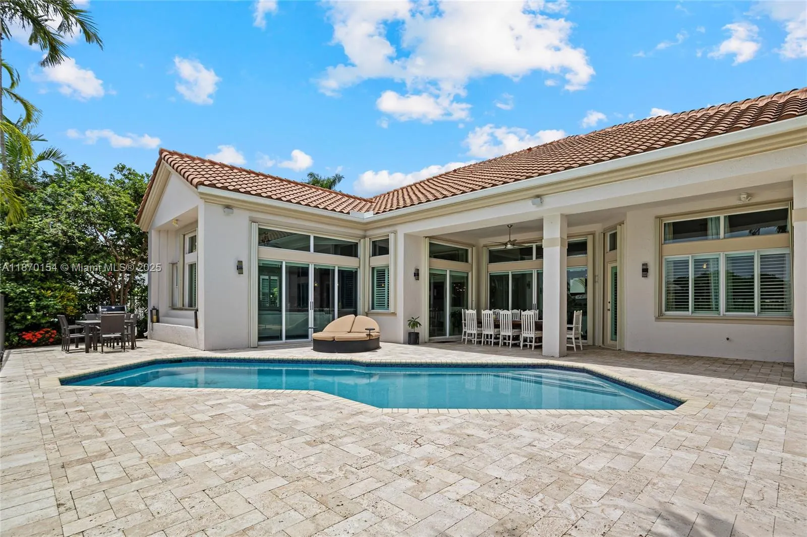 2706 Oakmont