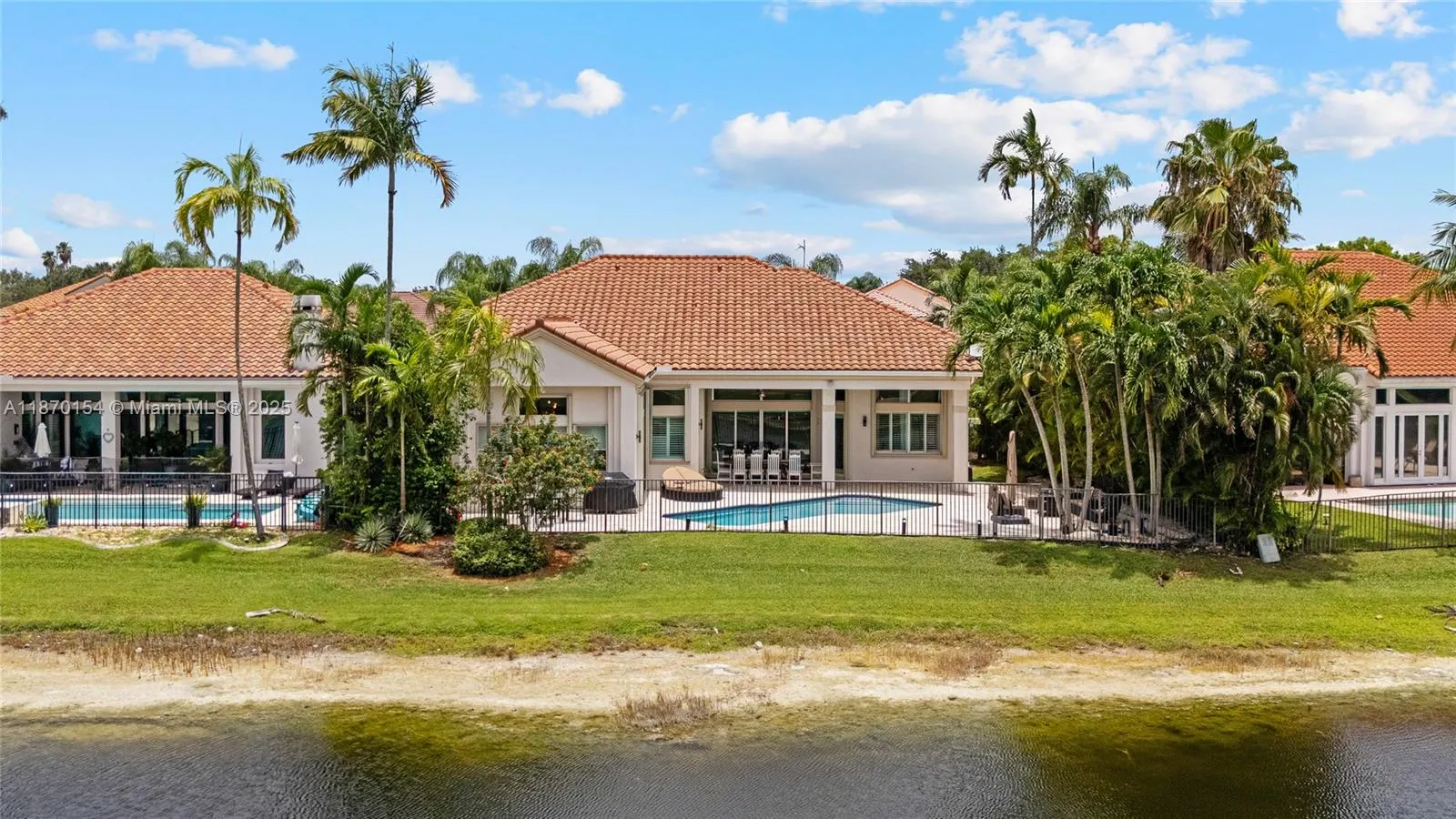 2706 Oakmont