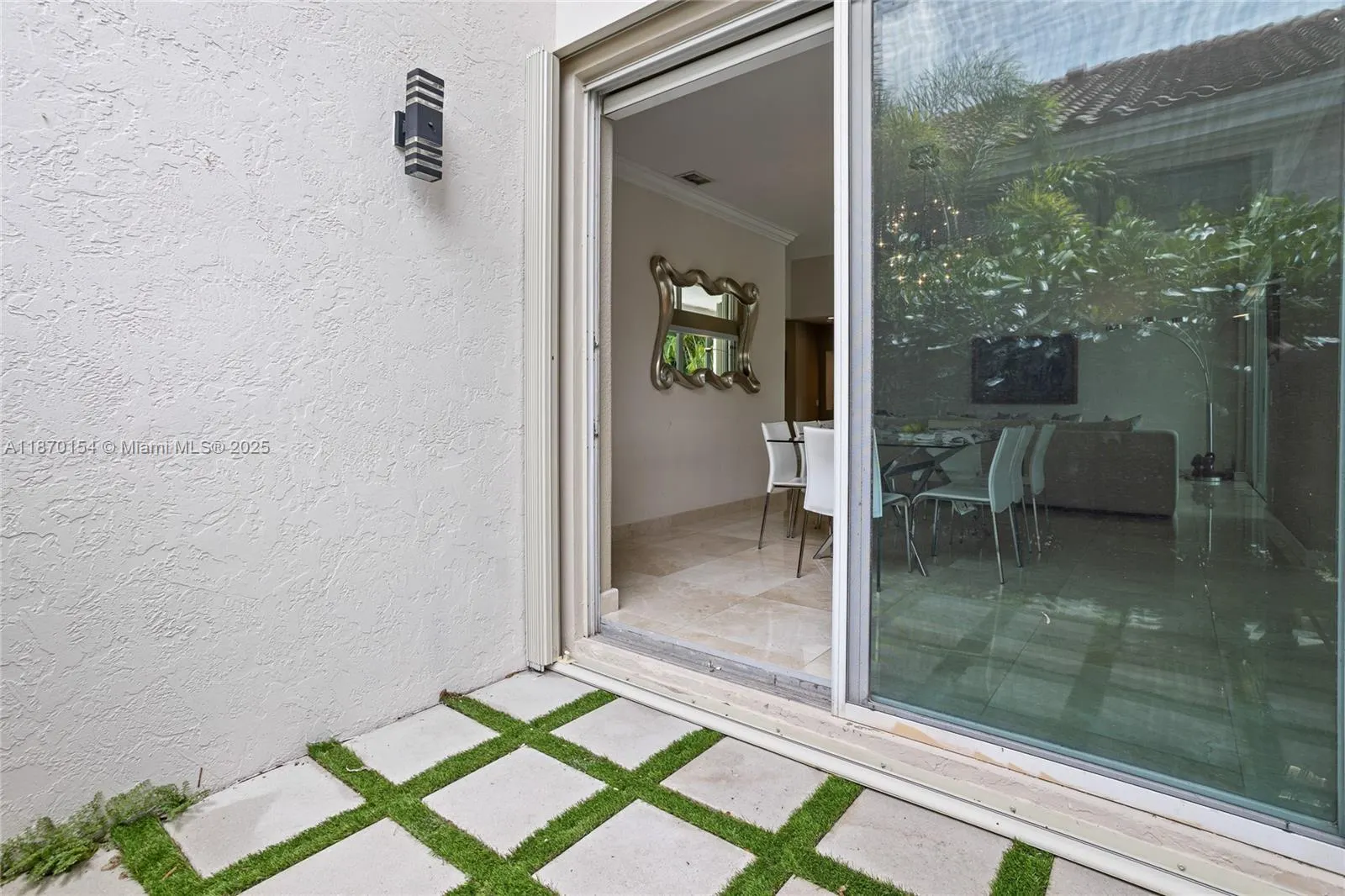 2706 Oakmont