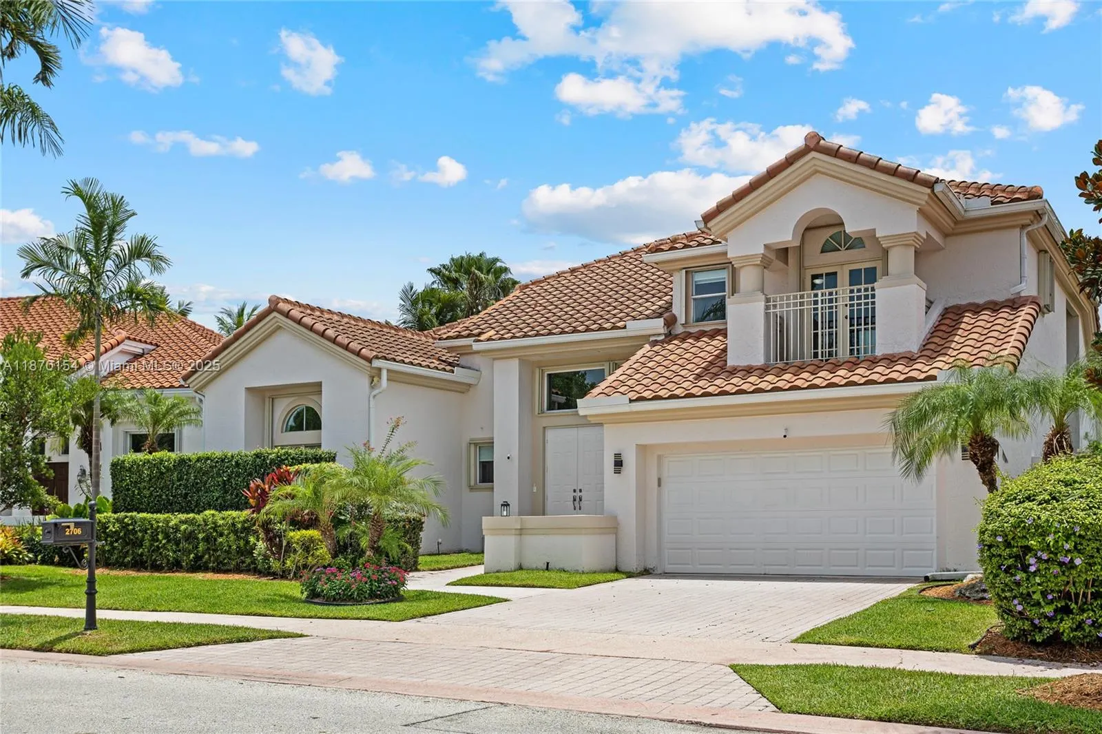 2706 Oakmont