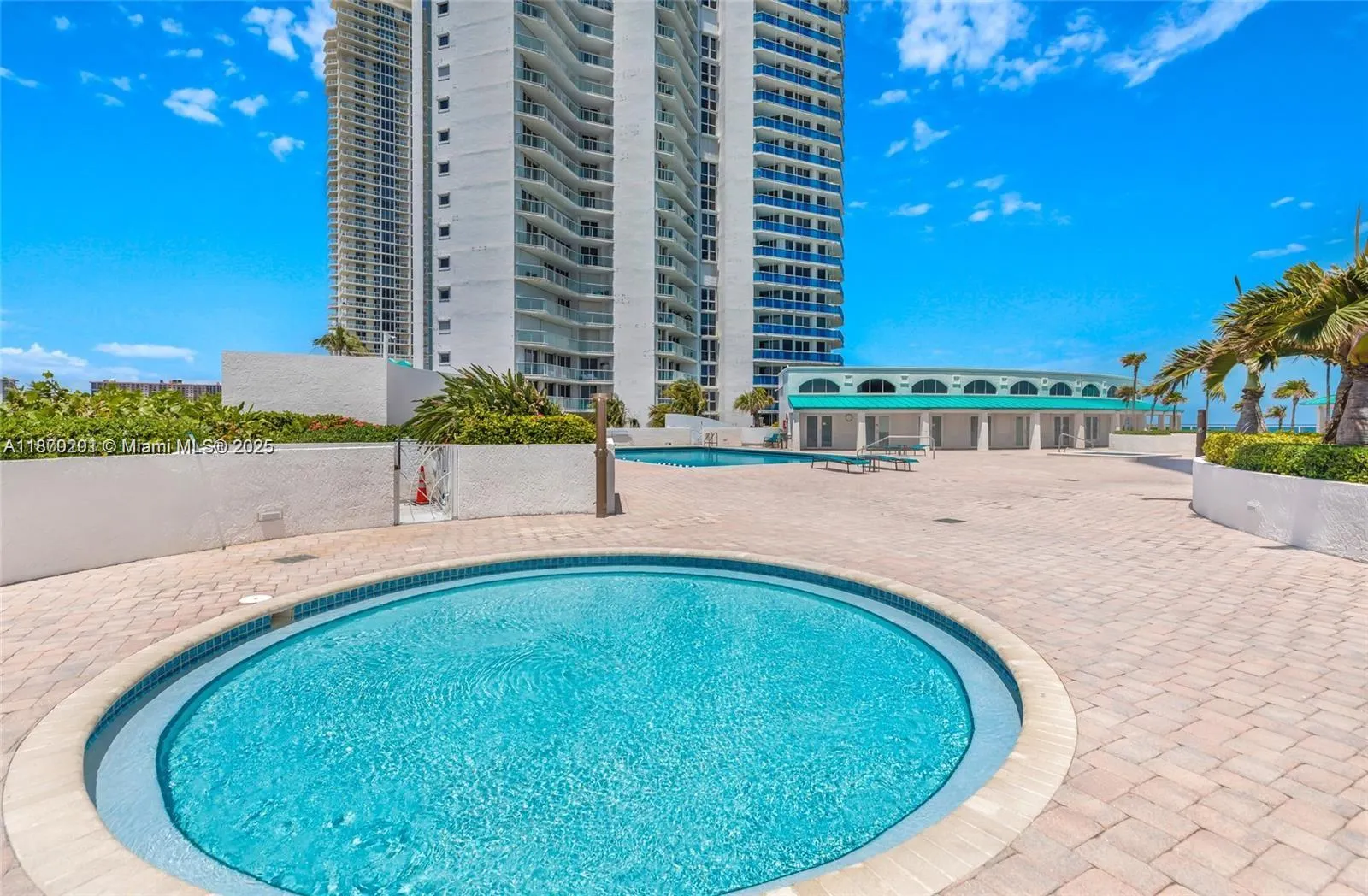 16445 Collins Ave, #2321