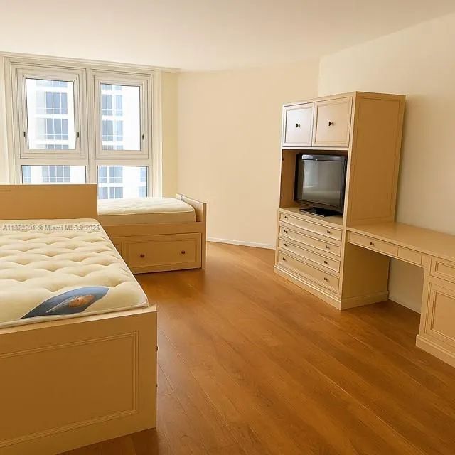 16445 Collins Ave, #2321