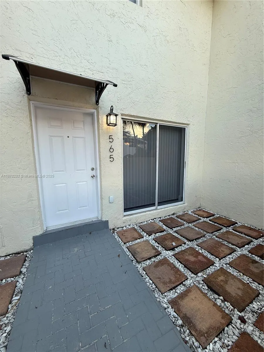 565 NE 12th Ave, #565