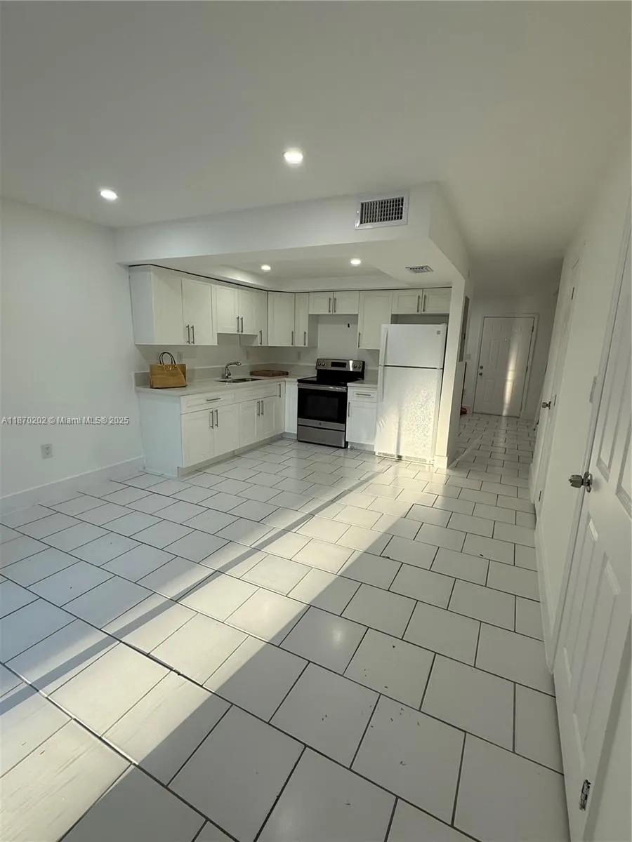 565 NE 12th Ave, #565