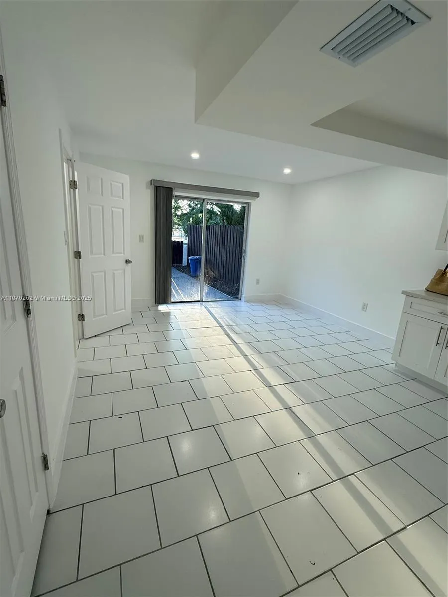 565 NE 12th Ave, #565