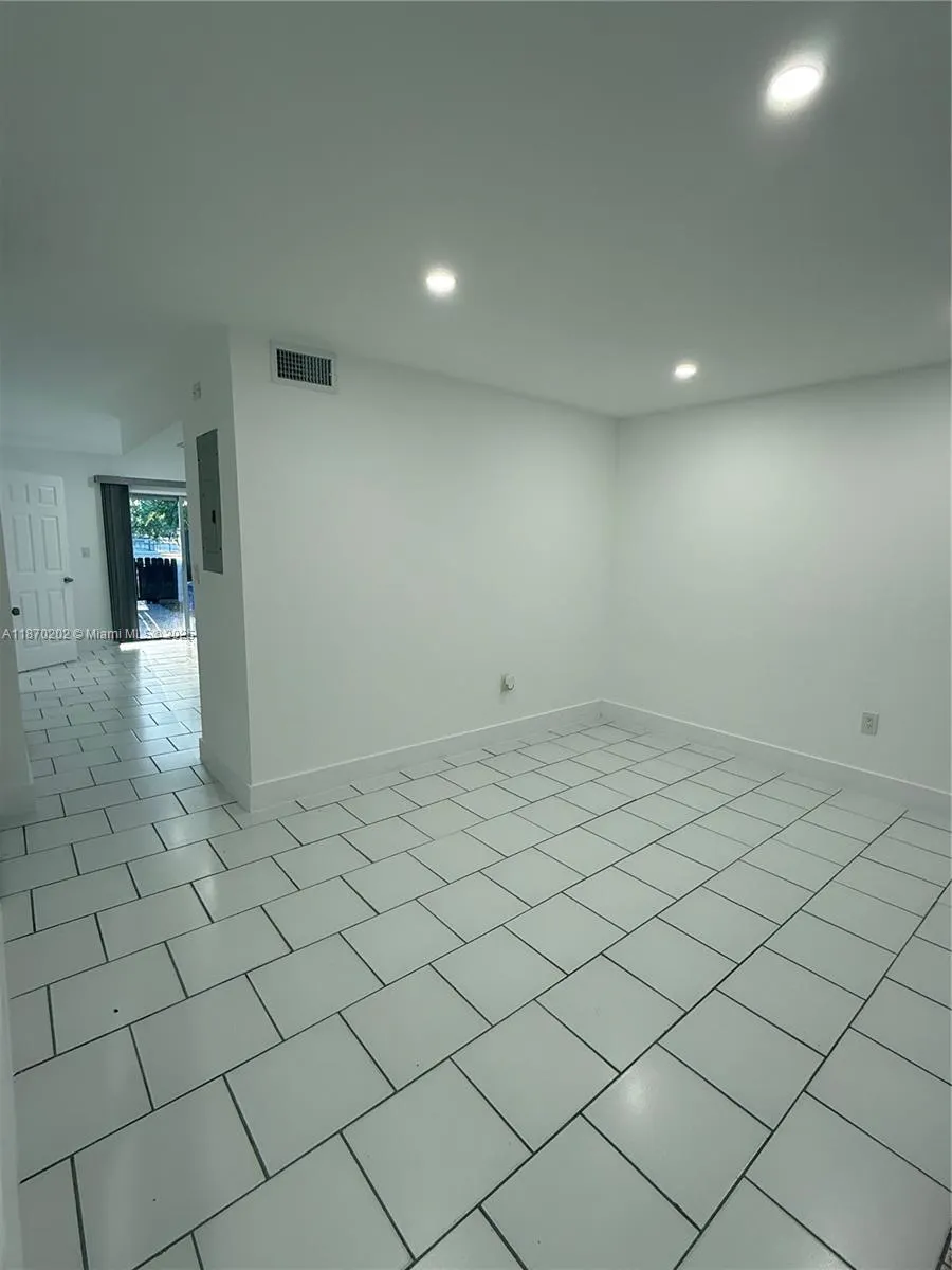 565 NE 12th Ave, #565