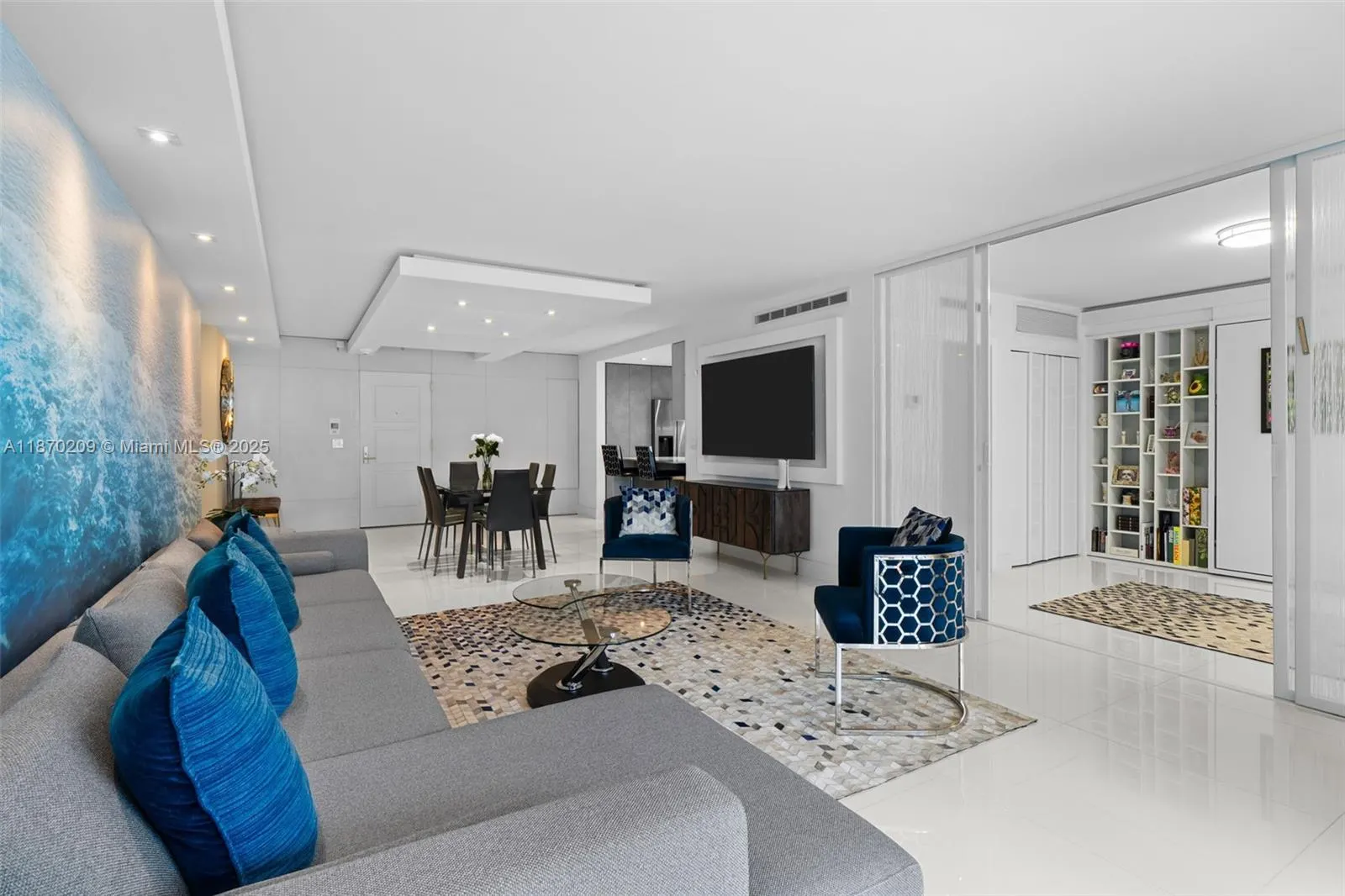 9801 Collins Ave, #19J