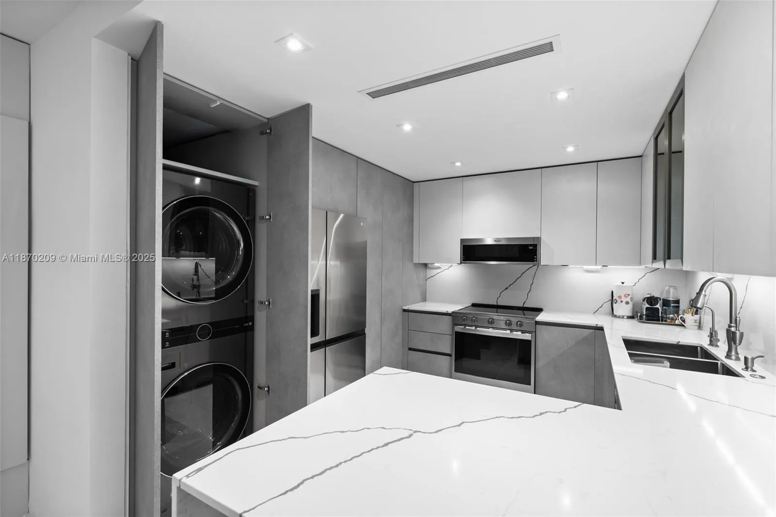 9801 Collins Ave, #19J