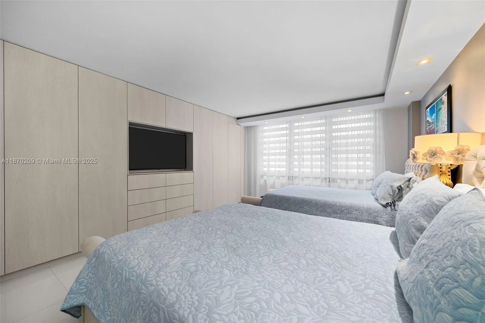 9801 Collins Ave, #19J