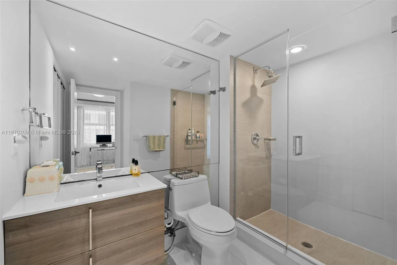 9801 Collins Ave, #19J