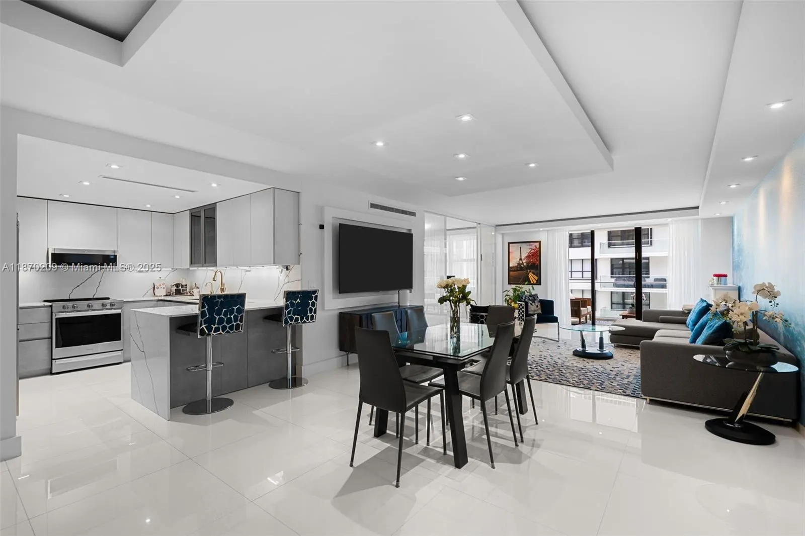 9801 Collins Ave, #19J