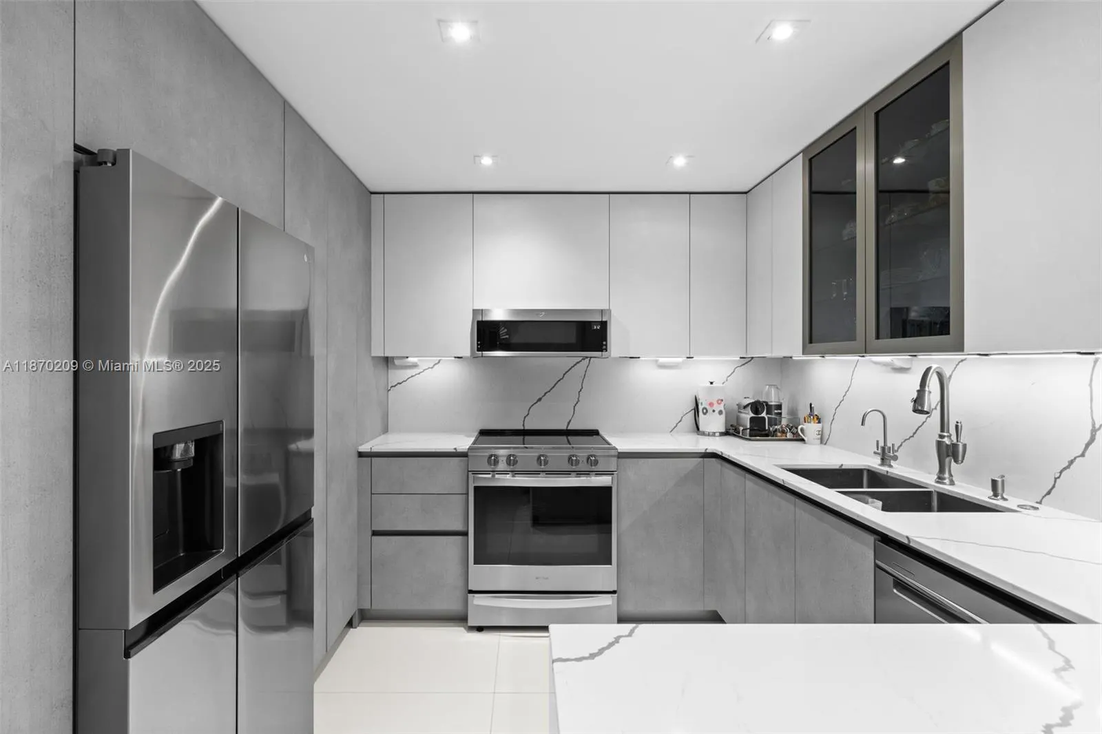 9801 Collins Ave, #19J