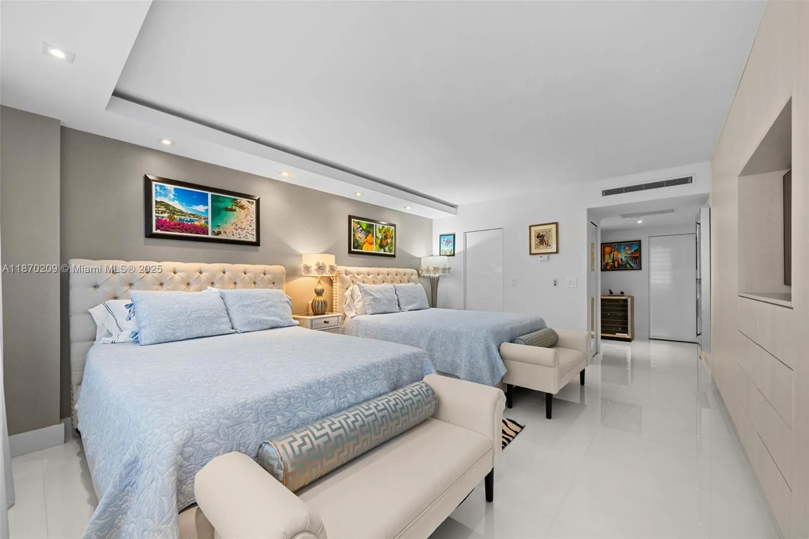9801 Collins Ave, #19J