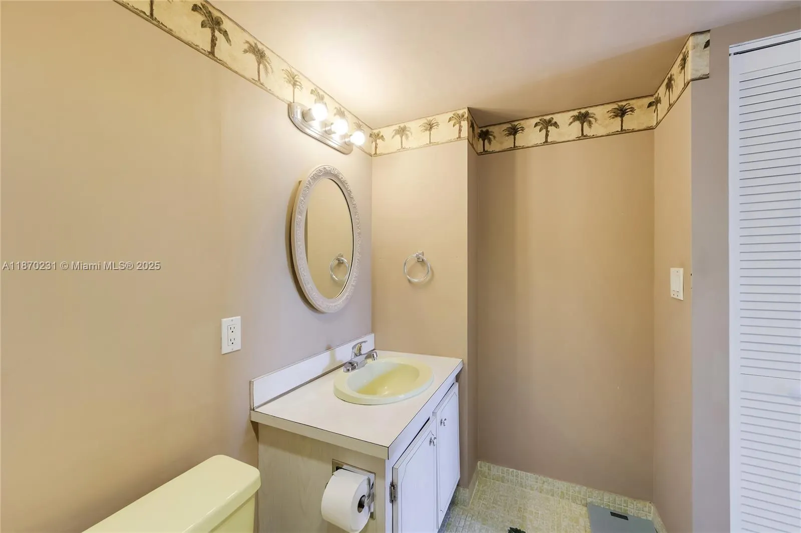 3675 N Country Club Dr, #204