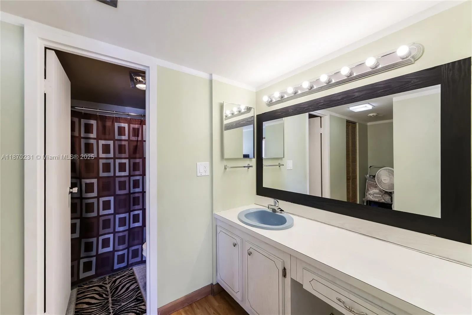 3675 N Country Club Dr, #204
