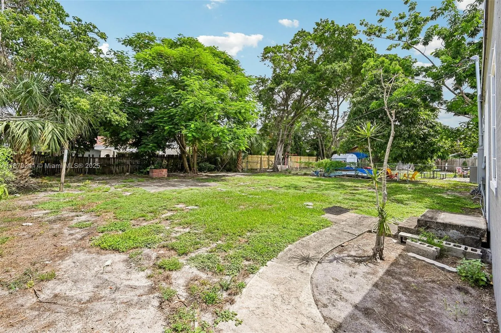 837 Ridgewood Dr
