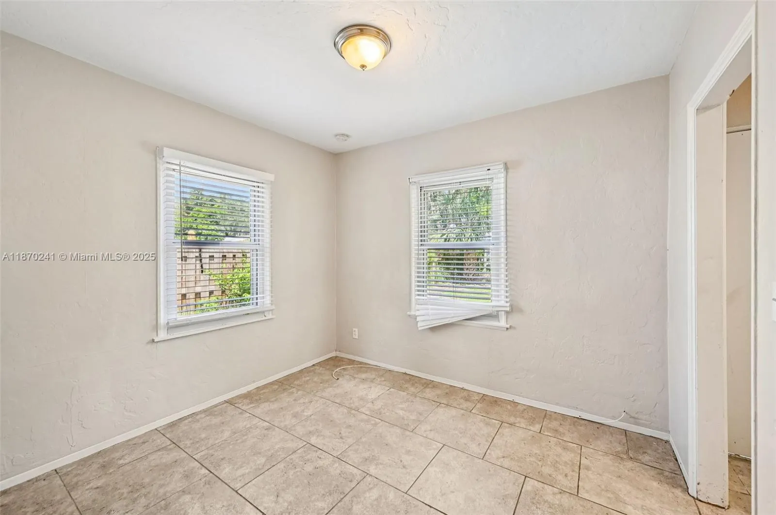 837 Ridgewood Dr