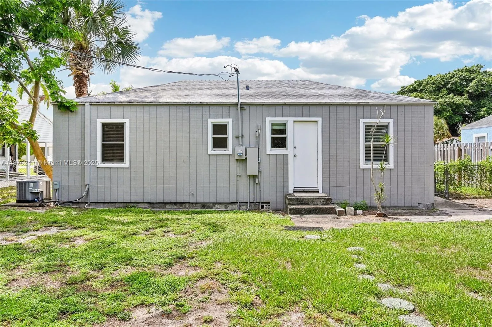 837 Ridgewood Dr